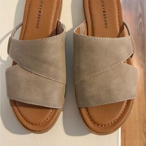 Lucky Brand Women's Beige Slide Sandals